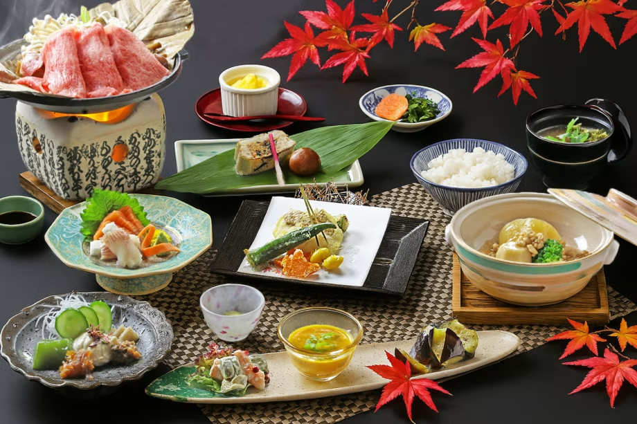 メインは秋風薫る飛騨牛と茸の朴葉味噌焼き
