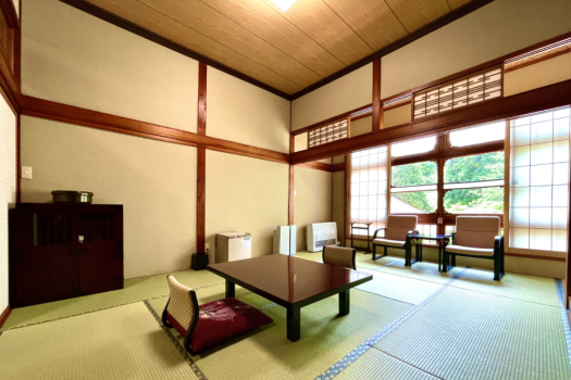 文豪「田宮虎彦」執筆【和室８畳+４畳】※トイレ・洗面なし