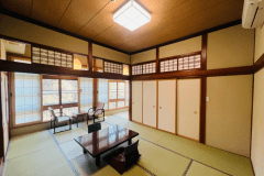 渓流を望む【和室８畳+４畳or和室１０畳】※トイレ洗面なし