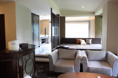 【スペシャルスイートルーム（小涌谷）】シックなデザインが美しい檜半露天風呂付のお部屋です。