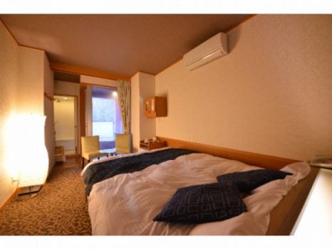 [Compact room] Queen size double bed