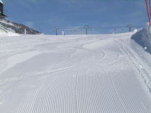 玄関前のゲレンデ