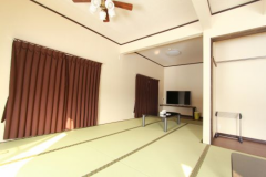 和室18帖　テレビは60型