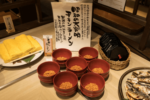 在客房内享用日本经典肉类美食“寿喜烧（SUKIYAKI）”的住宿产品