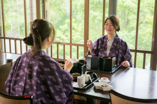 お食事処で気軽に温泉とお食事を楽しむ　季節で変わる「季節弁当」