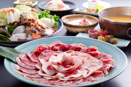 【ぼたんしゃぶしゃぶ】料理長特製の味噌スープで味わう猪肉のしゃぶしゃぶ！