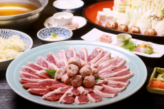 年中美味しい旨みがあってヘルシーなかも鍋です。