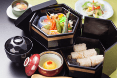 お食事処で気軽に温泉とお食事を楽しむ　季節で変わる「季節弁当」