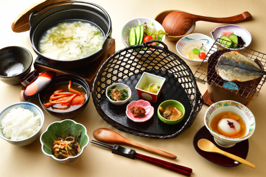 【ご朝食料理一例】当宿の朝食は、海の幸を基本に女将手作りの「ひじき」や「お漬け物」など体に優しい小鉢を合わせた獻立です。