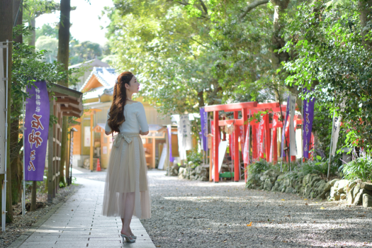 【石神さん】当宿から徒歩１分。＜女性の願いを叶える＞とされ遠方から訪れる方も多くいらっしゃいます。