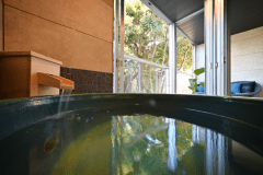 2022年3月NEWオープンのスモールラグジュアリー特別室！
完全バリアフリー客室。
ダブルベッド1台のみ。
1～2名様用。車いすの方にも安心のお部屋。カップル・ご夫婦旅に。