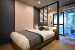 2022年3月NEWオープンのスモールラグジュアリー特別室！
完全バリアフリー客室。
ダブルベッド1台のみ。
1～2名様用。車いすの方にも安心のお部屋。カップル・ご夫婦旅に。