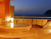 特別室「桜桃花」の露天風呂から夕景