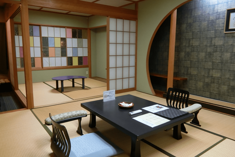 山根屋旅館 大正ロマン風和室8畳 4 5畳 洗面 トイレ付 眺めよい川側 プランを選ぶ