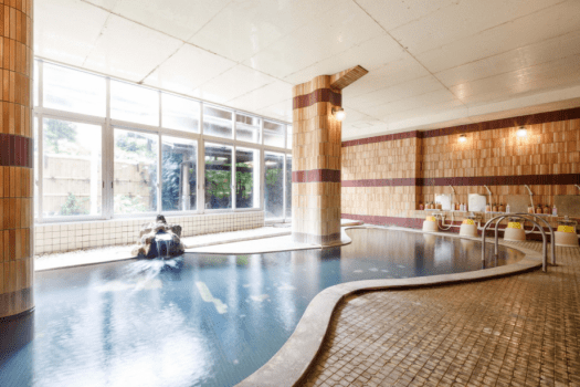 【中浴場】このお風呂の大きさは一般的な大浴場のサイズだと思います。