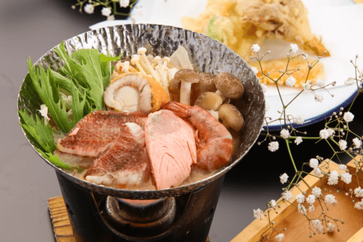 【お肉よりお魚派!!海鮮鍋で船盛付♪♪】天婦羅も付いて大満足‼と２種類の泉質を堪能する温泉グルメ旅！