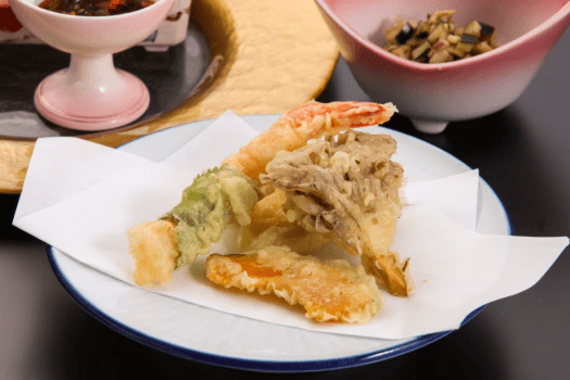 【お肉よりお魚派!!海鮮鍋で船盛付♪♪】天婦羅も付いて大満足‼と２種類の泉質を堪能する温泉グルメ旅！