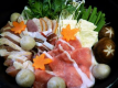 色々な肉と地場野菜が入った彩つむぎスタイルの那須塩原名物「巻狩鍋」