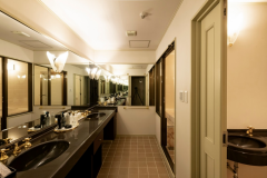 【西館最上階ラグジュアリーツイン】バストイレスペース