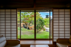 【離れ・御坂】趣あふれる上質な空間の離れ。ひと間分の広縁を贅沢に備えたお部屋です。