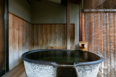 【離れ・白根】誰にも気兼ねすることなく、気ままにいつでもお湯をお楽しみいただけます。