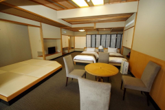 【西館最上階フロア】和室テイストを織り込んだ和モダンなツインベッド和洋室です。
少し贅沢に過ごしたい記念日や、大切な方のご招待旅行などにぜひ！