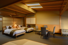 【西館最上階フロア】和室テイストを織り込んだ、和モダンのツインベッド和洋室です。
少し贅沢に過ごしたい記念日や、大切な方のご招待旅行などにぜひ！