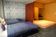 【東館＜角部屋＞リニューアル和洋室】快適ツインベッドに畳の寛ぎも備えた心地良い客室です