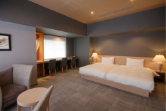 【西館最上階セミスイート】2024年春に全面リニューアルし、モダンなツインルームとして誕生いたしました