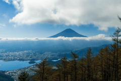 【FUJIYAMAツインテラス】富士山が一望できる人気の絶景スポット&rdquo;新道峠&rdquo;に新設された展望デッキです