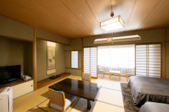 【寛ぎの和室ベッドルーム12畳】寛ぎと快適さどちらも叶う人気の和洋室です。