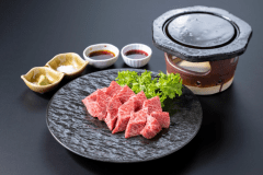 【甲州牛陶板焼き】＜瑠璃膳＞プレミアム会席では甲州牛を陶板焼きでお召し上がりいただけます