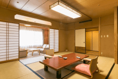 【最上階グレードアップ和室12畳】当館人気の広々12畳和室です。ご家族やグループ旅行にもおすすめ。