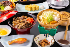 【朝御膳】山梨名物「ほうとう鍋」や甲州牛の牛丼など、朝から元気になれる石和常磐ホテルの朝ごはん。