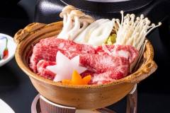 【鈴蘭膳】甲州牛の上質な脂が染み渡る優しい味のお鍋をお召し上がりください