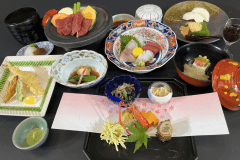 個室でゆっくりと季節会席と温泉　昼食【会席7,700円コース】