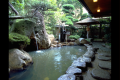 お肌すべすべになる。天然温泉です。11:00～23:00、6:00～9:00まで営業しています。