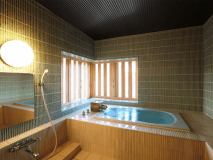 ■桐壷-半露天風呂-■源泉掛け流しの湯をひとり占め。大人の“湯の贅”を存分にお楽しみください ■桐壷-半露天風呂-■源泉掛け流しの湯をひとり占め。大人の“湯の贅”を存分にお楽しみください