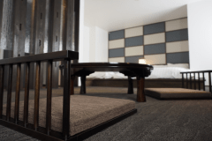 お部屋の雰囲気にあった家具などが贅沢に配置されております。ごゆっくりと思い思いの時間をお過ごしください。