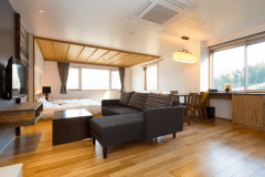 越後古材を活かした洋の要素を伴う客室となっております。ほどよい和のぬくもりを感じられる空間となっております。