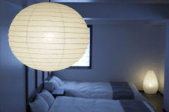 ほどよい和のぬくもりを感じられるクールモダンな客室となっております。ごゆっくりと思い思いの時間をお過ごしください。