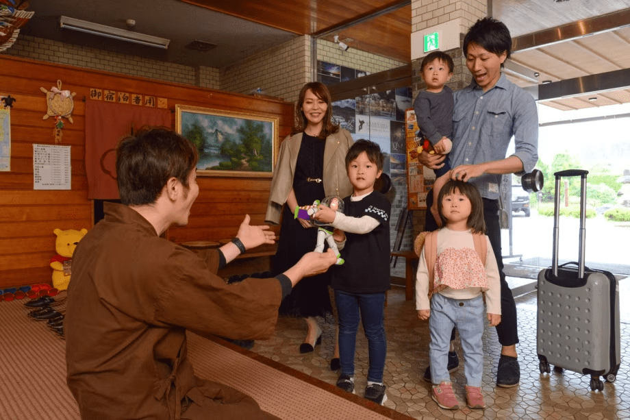 ・温泉・料理・おもてなし。自然豊かな当館でご家族の思い出作りをお手伝いします