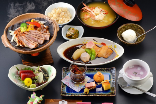 【「濃溝の滝」送迎付き】奇跡のハートの朝日を見に行こう♪夕食は大人気創作和食会席！