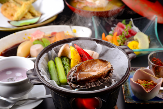 ・アワビの踊り焼きで海の幸を堪能！