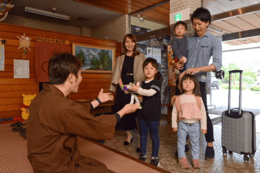 ・温泉・料理・おもてなし。自然豊かな当館でご家族の思い出作りをお手伝いします