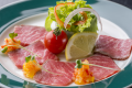 黒毛和牛のローストビーフ。
肉の脂が気になる方におススメです。