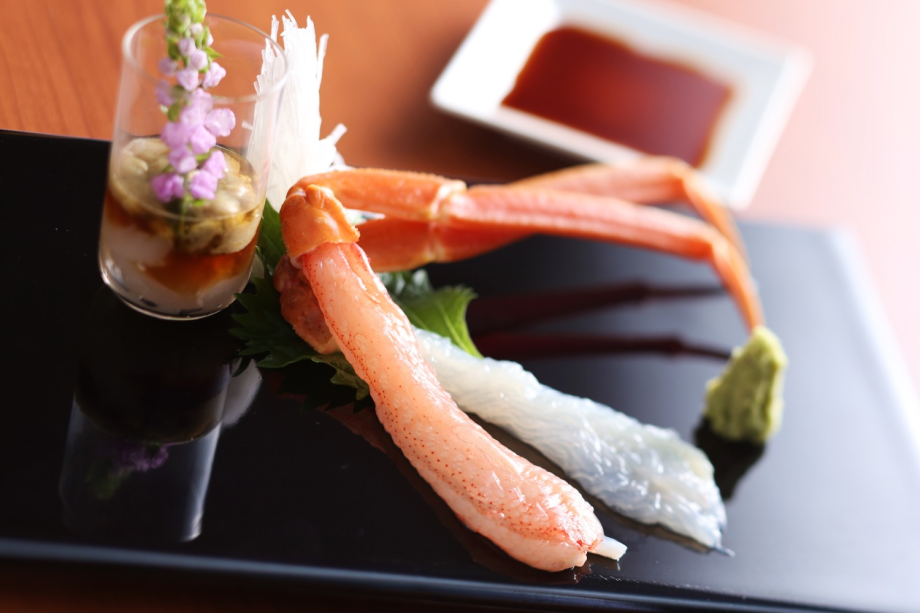 《Ricca冬の但馬路コース》松葉かに半杯相当をお造りと炭火焼きで＆但馬牛熟成肉【西村屋ホテル招月庭内レストランRiccaにて】