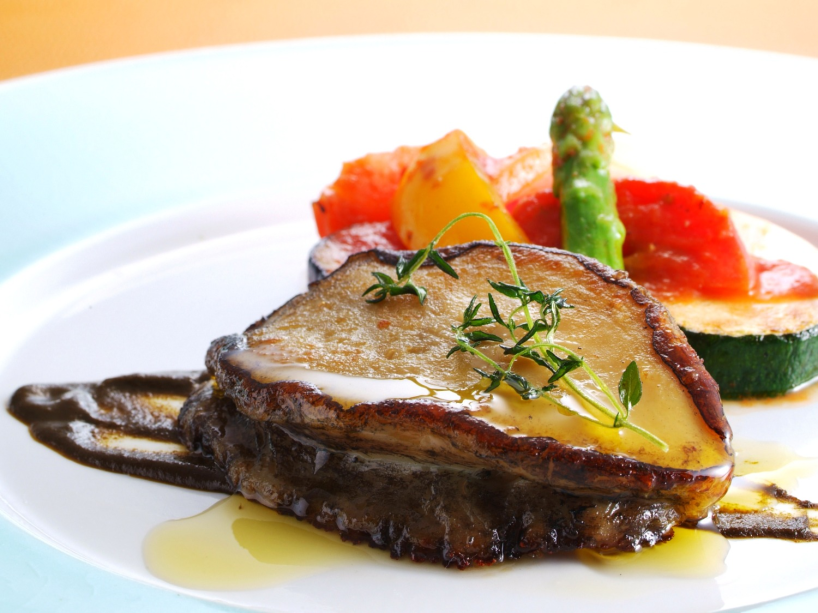《RiccaWメインコース》但馬牛熟成肉＆鮑のコンポートロースト【西村屋ホテル招月庭内レストランRiccaにて】