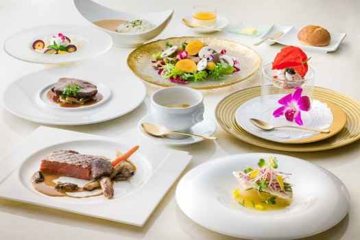 【秋旅限定】心ときめく紅葉と美食の旅×4/1リブランディングOPEN＜最大30％OFF/特典満載＞選べる創作ディナーコース