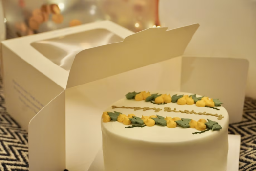LAZULIでは、ケーキの手配も可能でございます。
※別途商品代が発生いたします。
※内容は変更になる場合がございます。
※写真はイメージです。